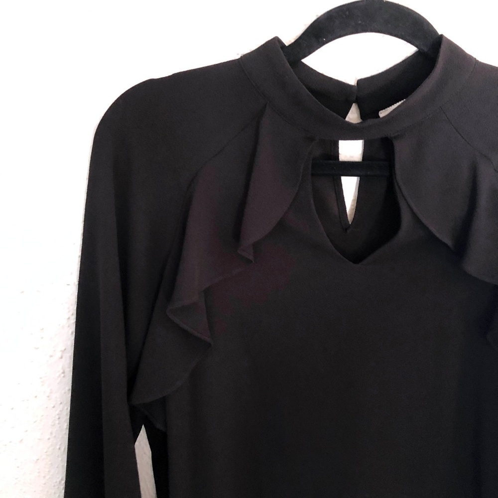 Black long sleeve flowy top